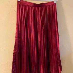 Hip pleated satin cranberry skirt